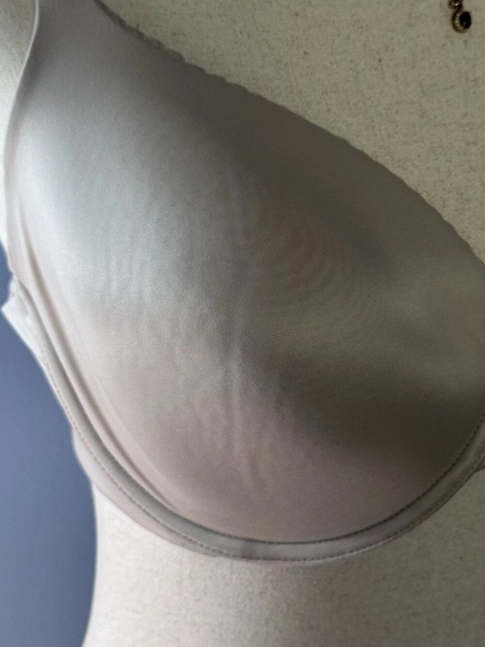 Victoria's Secret Body by Victoria Full Coverage Bra 34DDD Taupe Nude - Picture 4 of 13